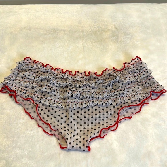 🔥5/$55 2pk 💕NWT SZ MEDIUM RUFFLE BOTTOM 💜 HEART ♥️ PATTERN - Picture 6 of 9